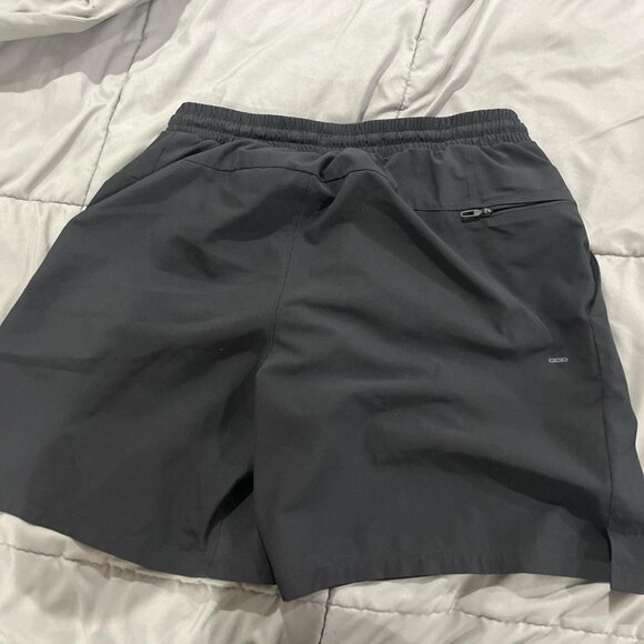 Lululemon Men's Black and Grey Shorts - Picture 4 of 4
